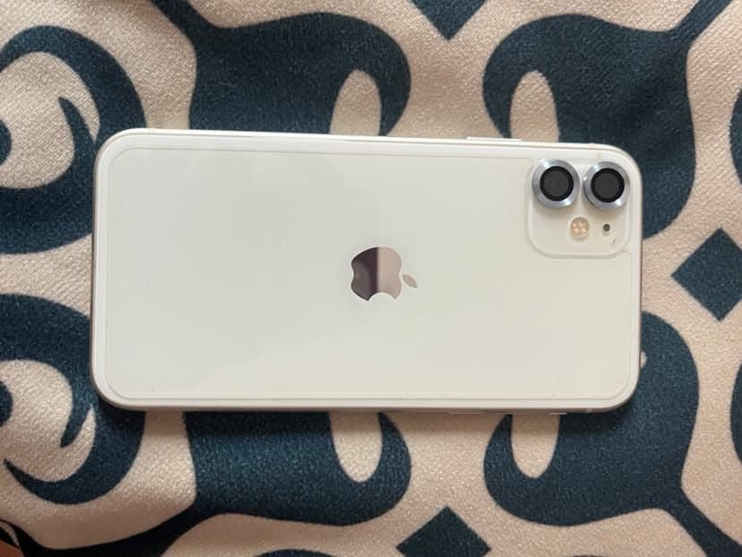 iPhone 11 128 GB branco lacrado - aceito cartão — foto 1
